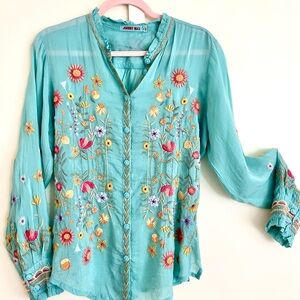 Darling JOHNNY WAS Embroidered Button Down Shirt Medium